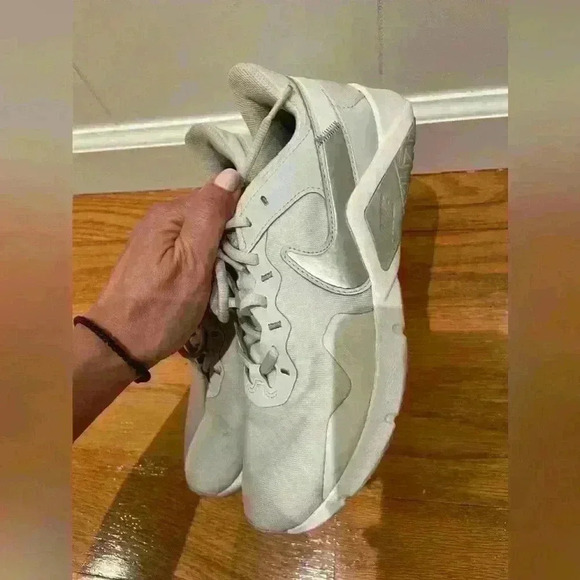 Nike Legend Essential 2, size 8.5 - Picture 7 of 9